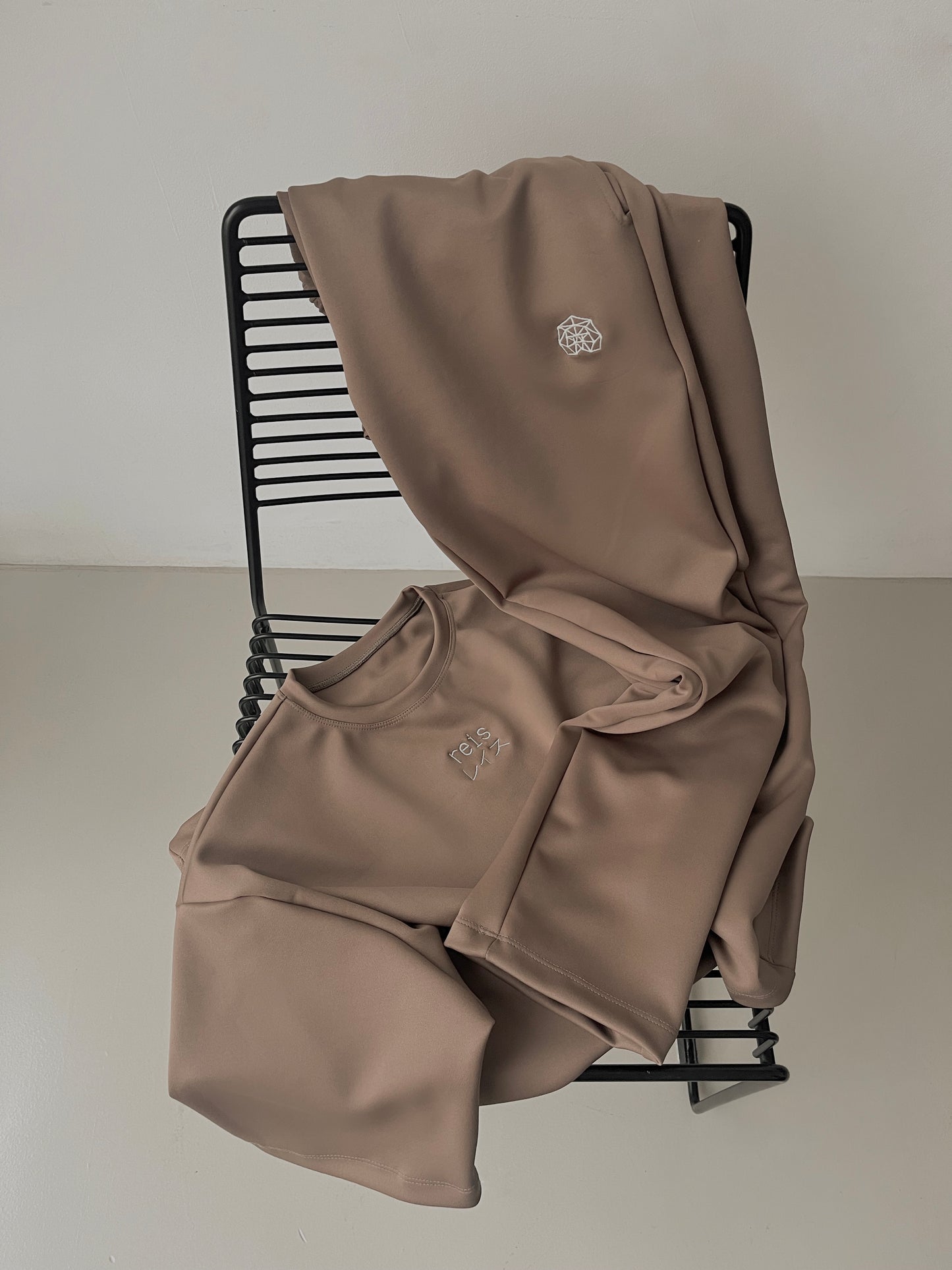 conjunto oversize neo camelo